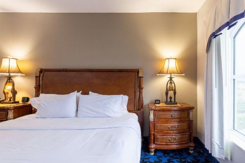 Hampton Inn & Suites Jacksonville Deerwood Park - image 7