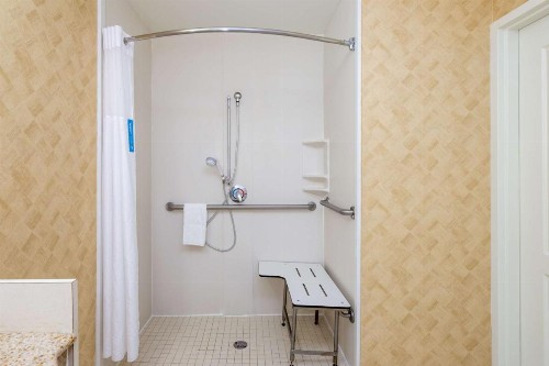 Hampton Inn & Suites Jacksonville Deerwood Park - image 8