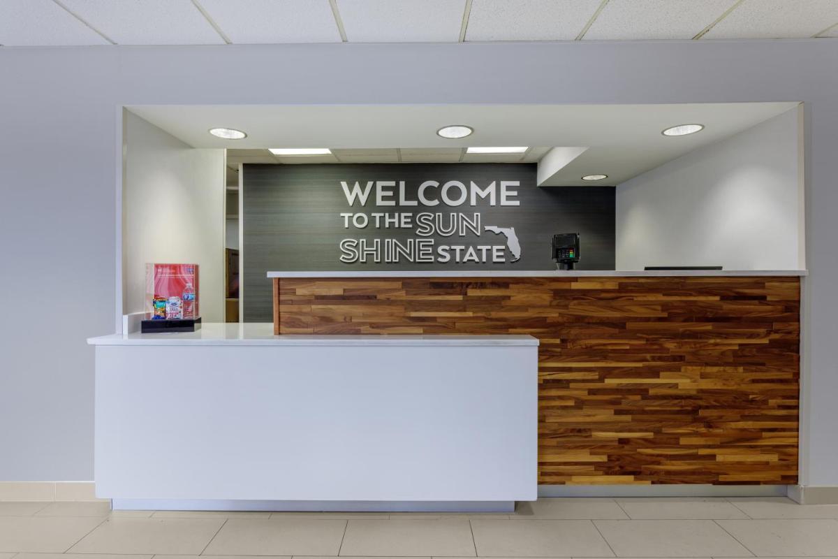 Hampton Inn Jacksonville - I-95 Central - image 2