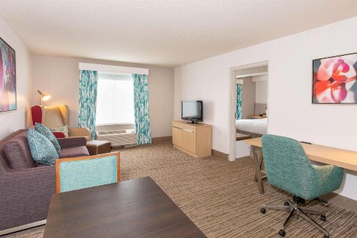 Hilton Garden Inn Jacksonville Airport - image 12