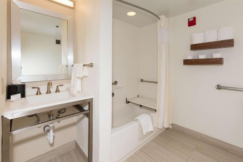 Hilton Garden Inn Jacksonville Airport - image 3