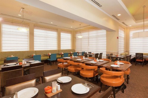 Hilton Garden Inn Jacksonville Airport - image 6