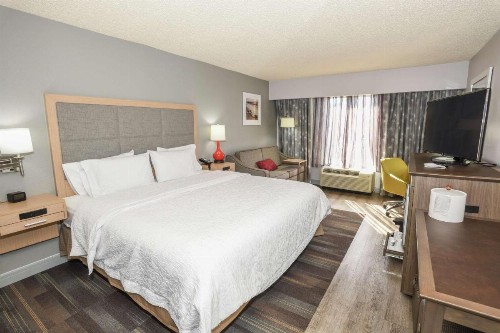 Hampton Inn Jacksonville - East Regency Square - image 2