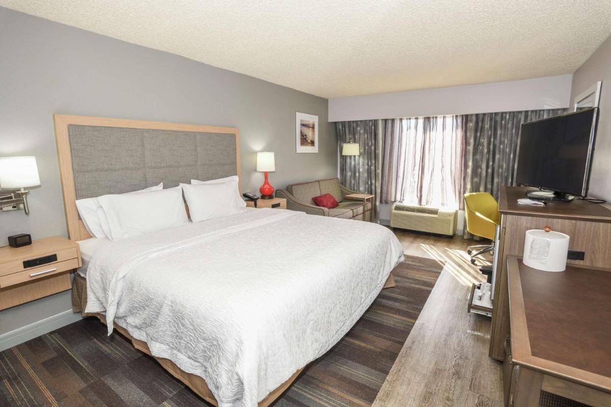 Hampton Inn Jacksonville - East Regency Square - image 2