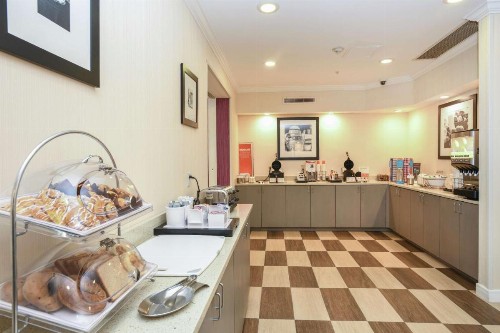 Hampton Inn Jacksonville - East Regency Square - image 7