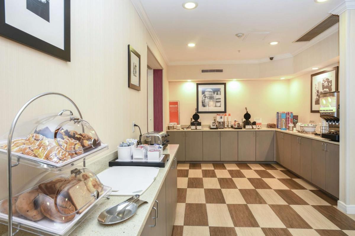Hampton Inn Jacksonville - East Regency Square - image 7
