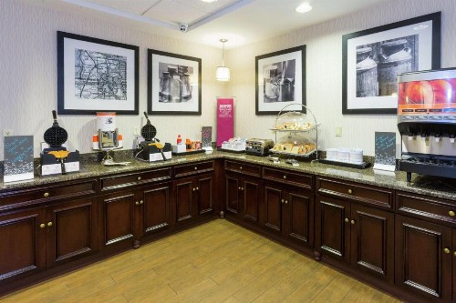 Hampton Inn & Suites Jacksonville-Airport - image 10