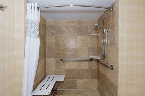 Hampton Inn & Suites Jacksonville-Airport - image 11