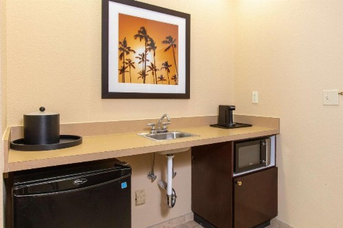 Hampton Inn & Suites Jacksonville-Airport - image 15