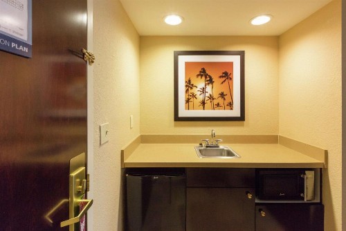 Hampton Inn & Suites Jacksonville-Airport - image 18