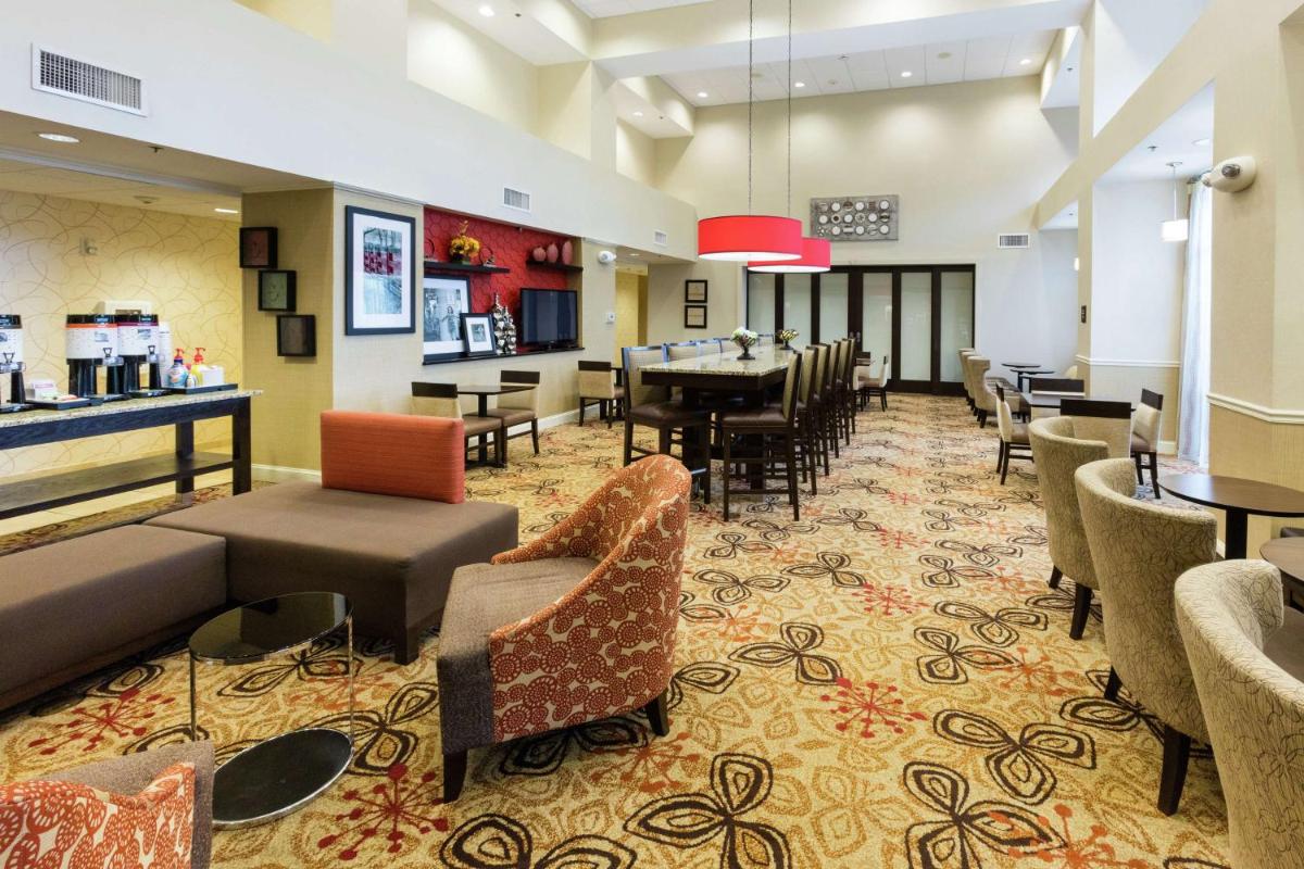 Hampton Inn & Suites Jacksonville-Airport - image 2