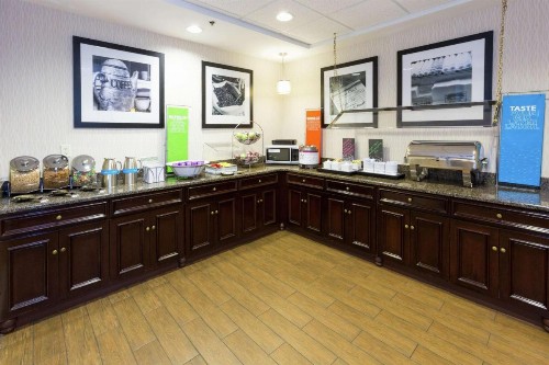 Hampton Inn & Suites Jacksonville-Airport - image 25