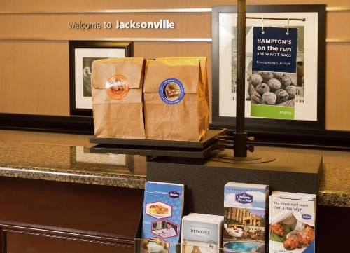Hampton Inn & Suites Jacksonville-Airport - image 3