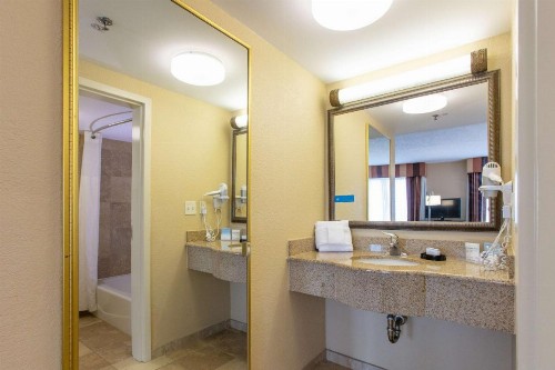 Hampton Inn & Suites Jacksonville-Airport - image 39