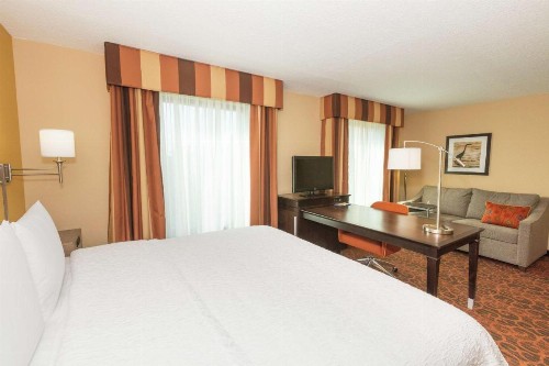 Hampton Inn & Suites Jacksonville-Airport - image 46