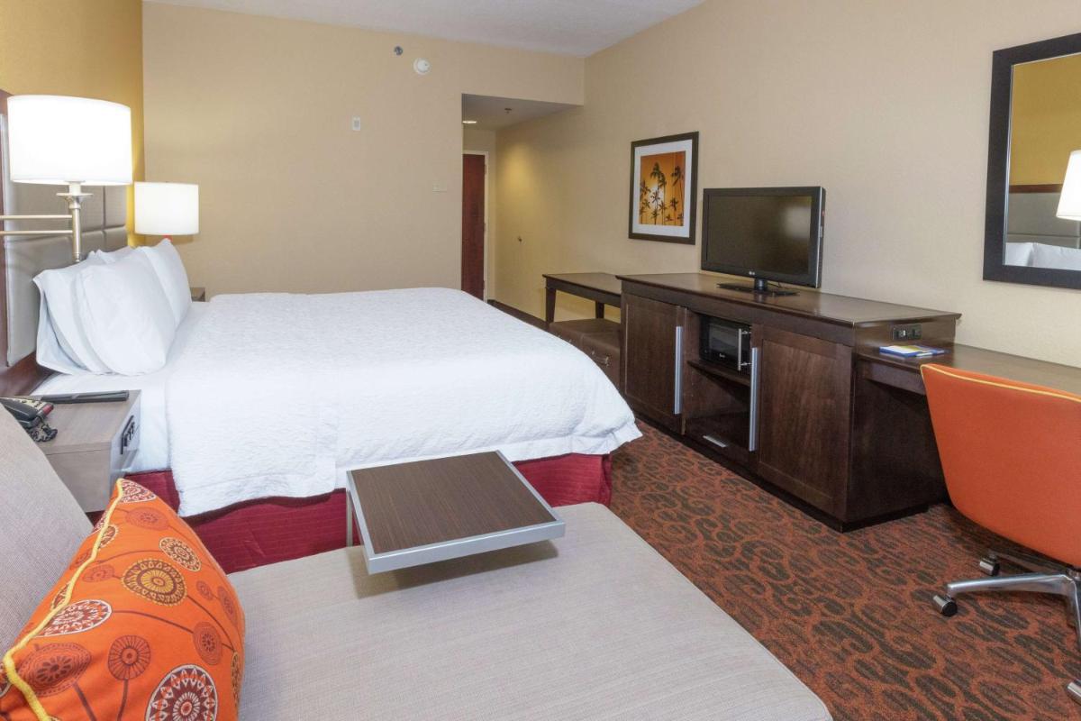 Hampton Inn & Suites Jacksonville-Airport - image 5