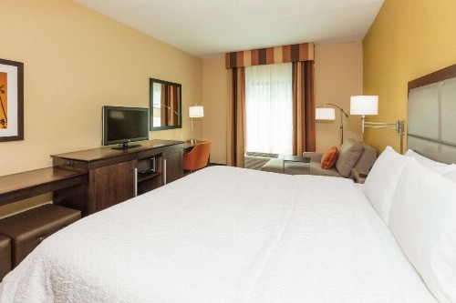 Hampton Inn & Suites Jacksonville-Airport - image 6