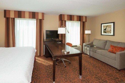 Hampton Inn & Suites Jacksonville-Airport - image 9
