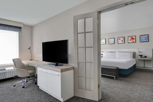 Hilton Garden Inn Jacksonville JTB/Deerwood Park - image 4