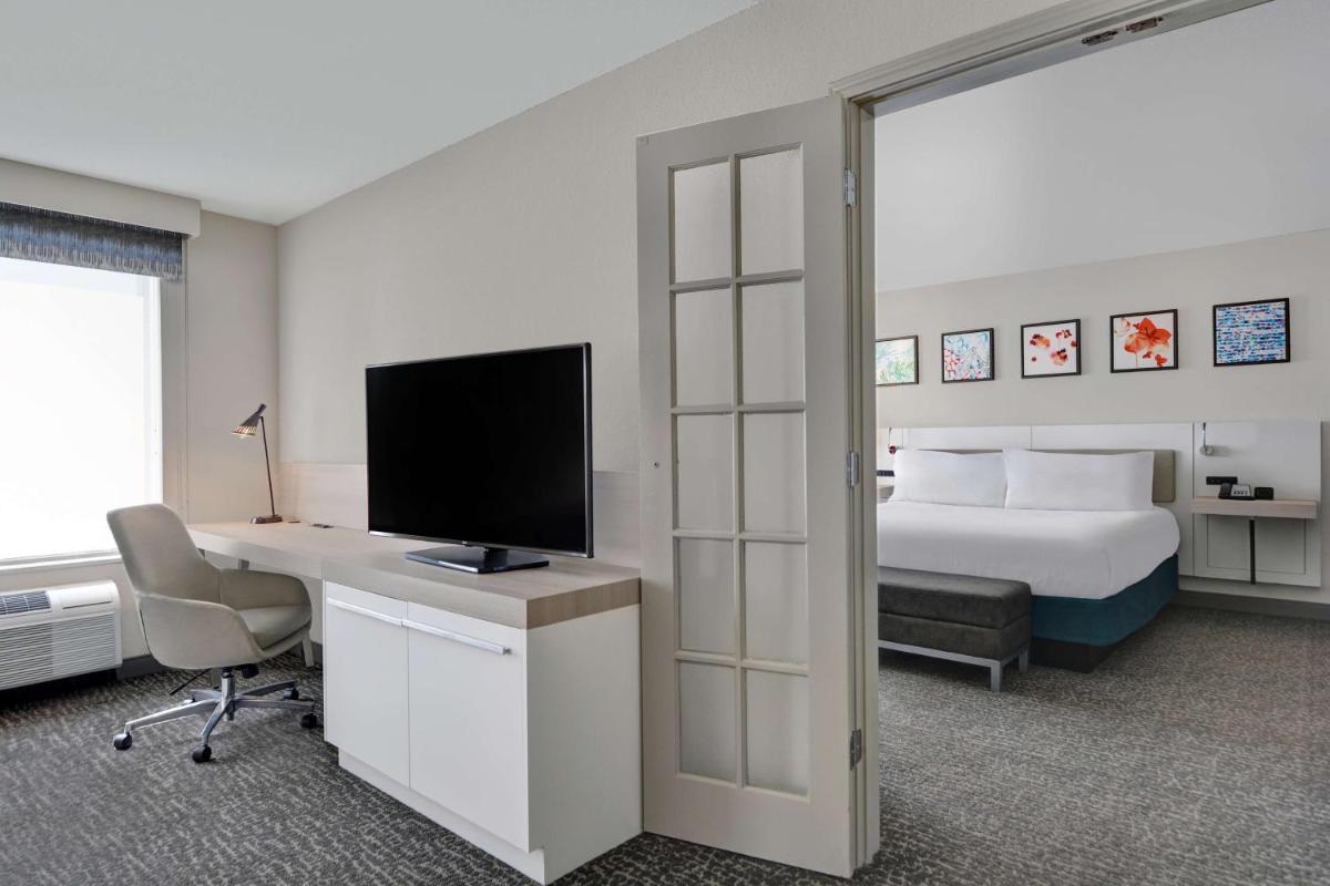 Hilton Garden Inn Jacksonville JTB/Deerwood Park - image 4