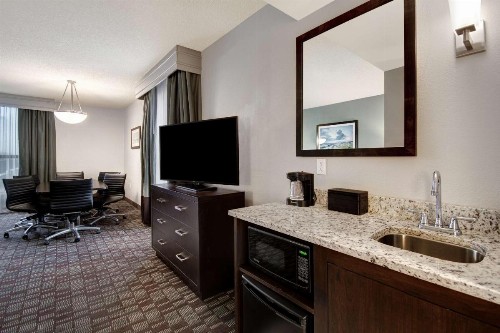 Embassy Suites by Hilton Jacksonville Baymeadows - image 18