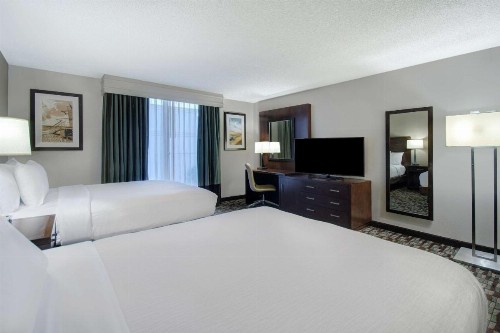 Embassy Suites by Hilton Jacksonville Baymeadows - image 3