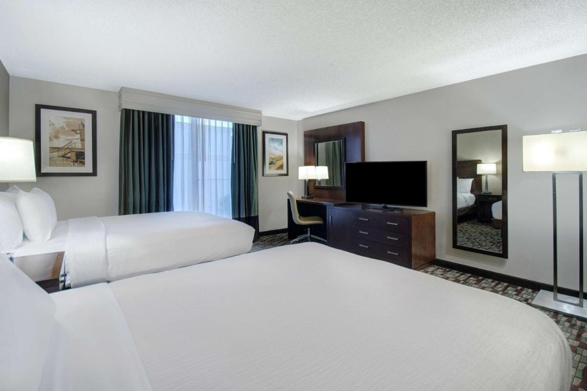 Embassy Suites by Hilton Jacksonville Baymeadows - image 3