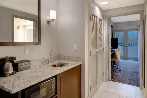 Embassy Suites by Hilton Jacksonville Baymeadows - image 36
