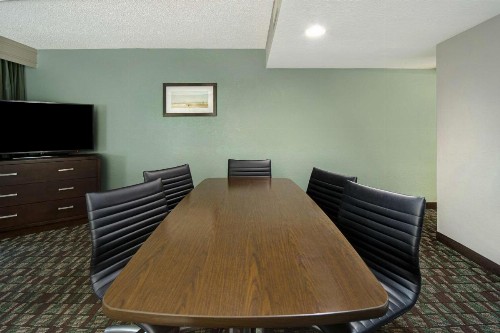 Embassy Suites by Hilton Jacksonville Baymeadows - image 4
