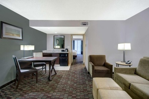 Embassy Suites by Hilton Jacksonville Baymeadows - image 40