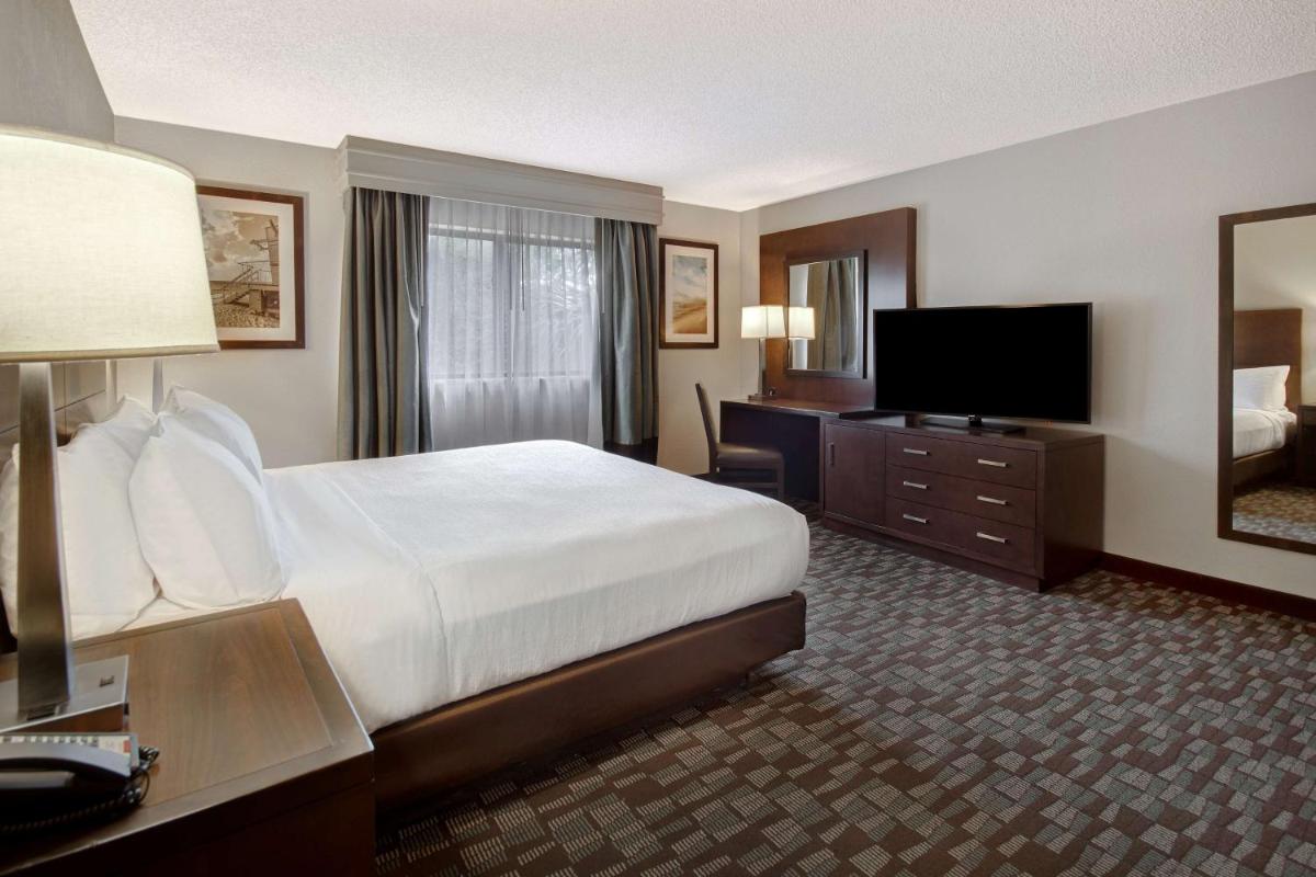 Embassy Suites by Hilton Jacksonville Baymeadows - image 7