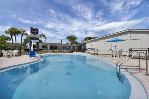 Knights Inn Jacksonville at Dix Ellis Trail - image 12