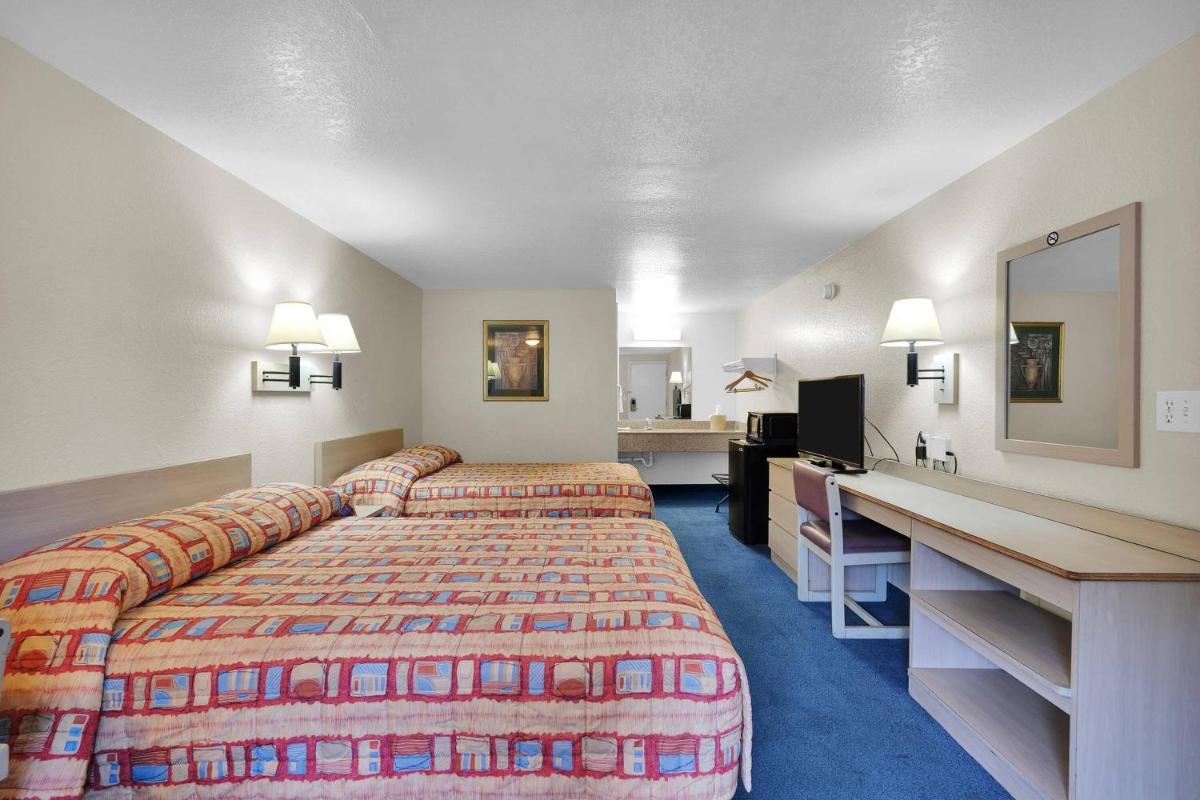 Knights Inn Jacksonville at Dix Ellis Trail - image 2