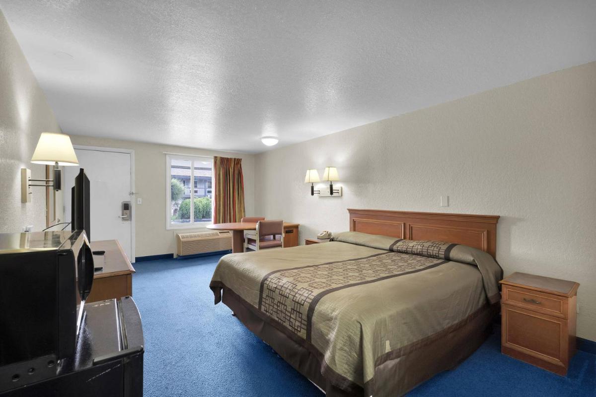 Knights Inn Jacksonville at Dix Ellis Trail - image 7