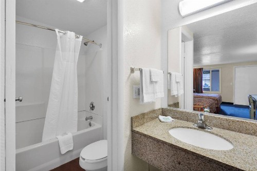 Knights Inn Jacksonville at Dix Ellis Trail - image 9