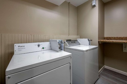 Jacksonville Plaza Hotel and Suites - image 10