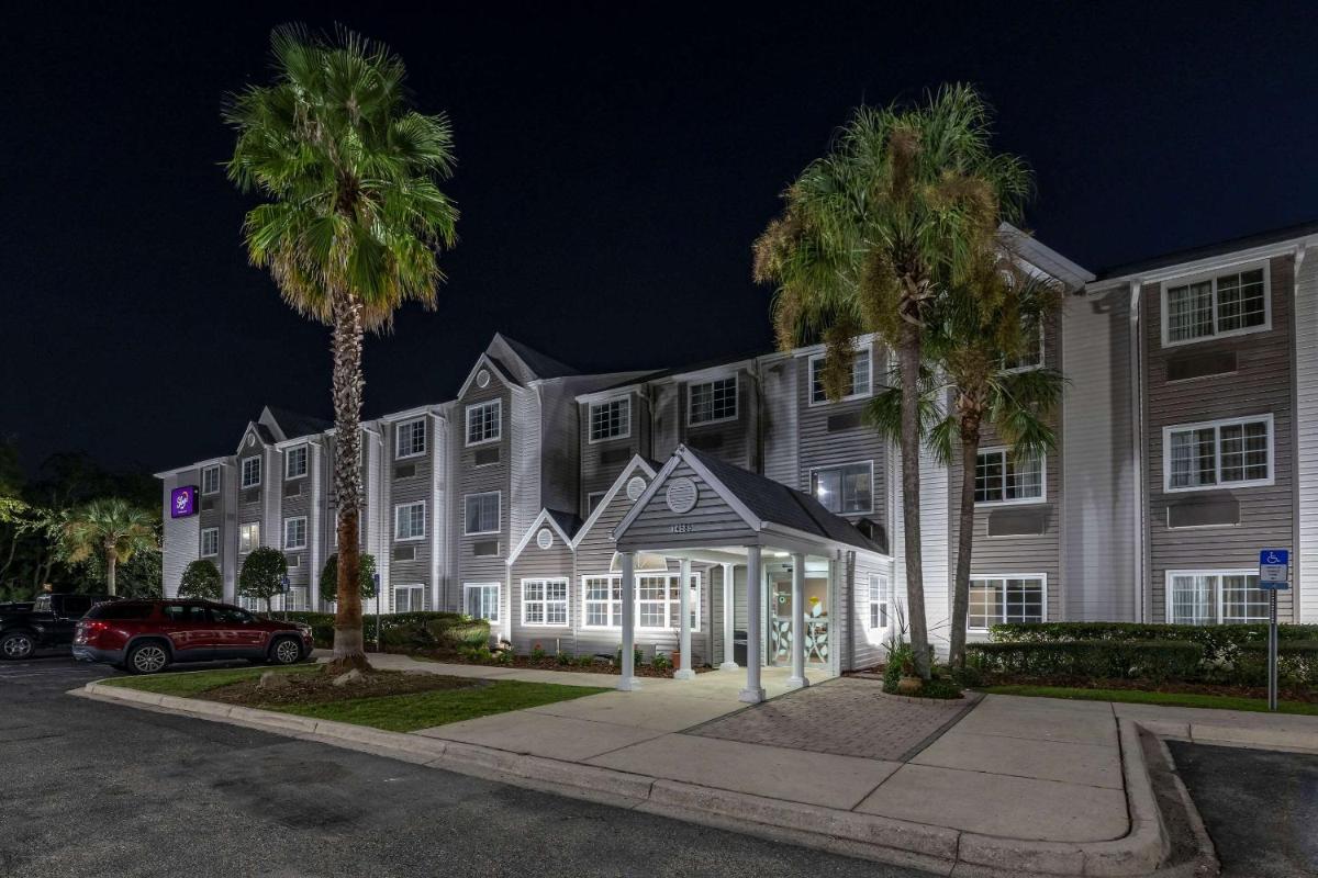 Jacksonville Plaza Hotel and Suites - image 2