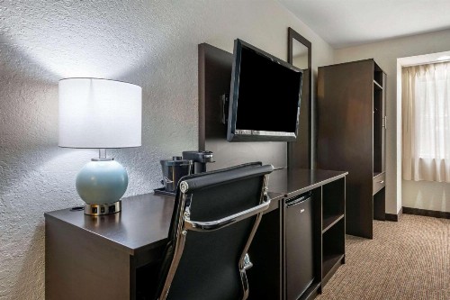 Jacksonville Plaza Hotel and Suites - image 35