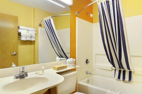 Hometown Inn & Suites Jacksonville Butler Blvd./Southpoint - image 12
