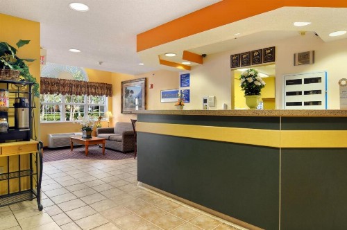 Hometown Inn & Suites Jacksonville Butler Blvd./Southpoint - image 13