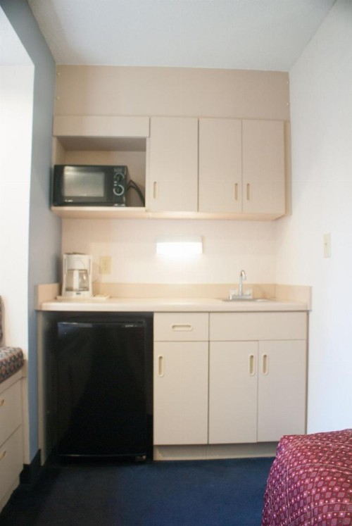 Hometown Inn & Suites Jacksonville Butler Blvd./Southpoint - image 3