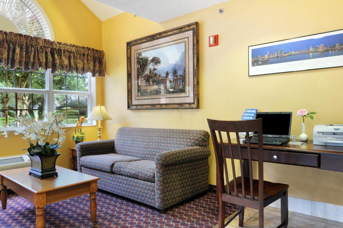 Hometown Inn & Suites Jacksonville Butler Blvd./Southpoint - image 4