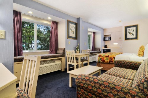 Hometown Inn & Suites Jacksonville Butler Blvd./Southpoint - image 5