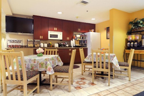 Hometown Inn & Suites Jacksonville Butler Blvd./Southpoint - image 7