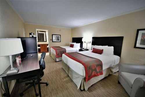 Ramada by Wyndham Jacksonville Hotel & Conference Center - image 17