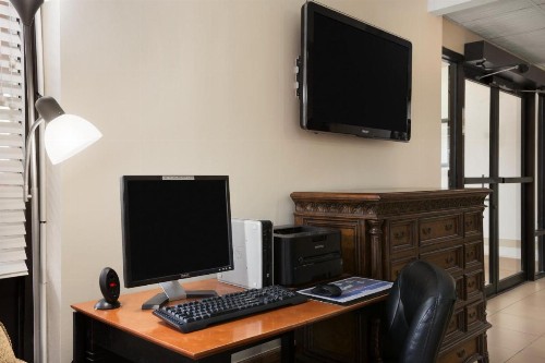 Days Inn by Wyndham Jacksonville Airport - image 30