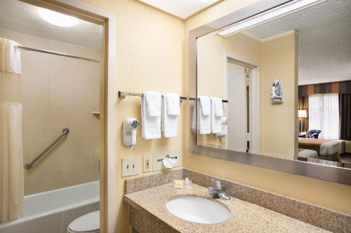 Days Inn by Wyndham Jacksonville Airport - image 32