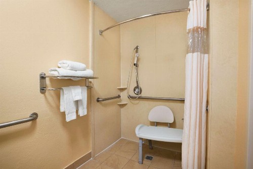 Days Inn by Wyndham Jacksonville Airport - image 6
