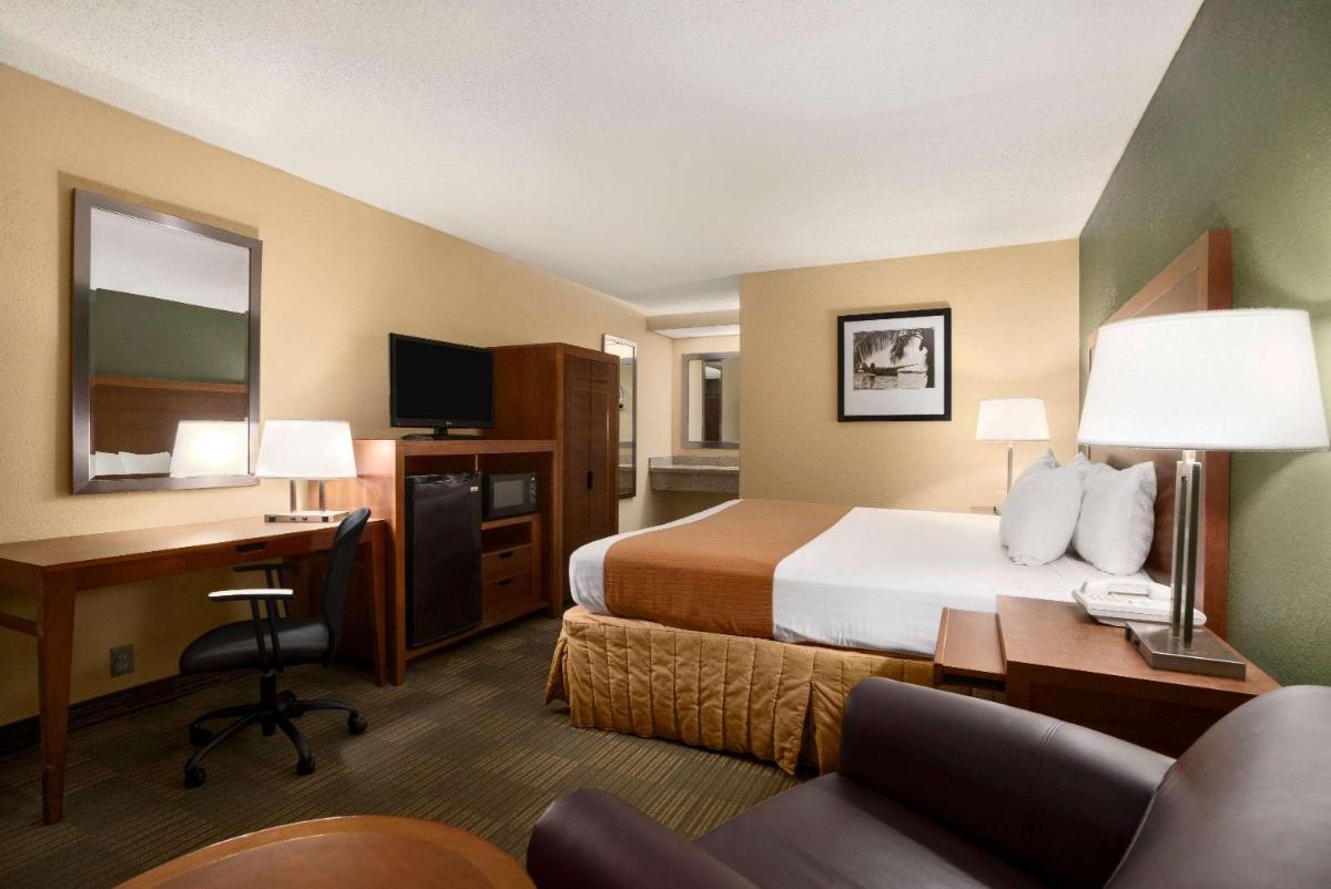 Days Inn by Wyndham Jacksonville Airport - image 7