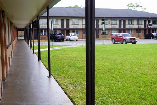 Econo Lodge - image 15